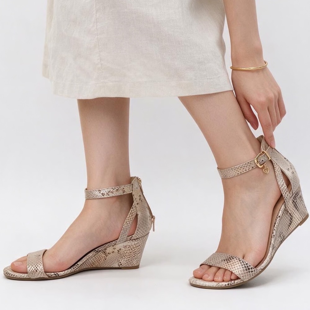 Thalia Sodi Womens Snakeskin Embossed Wedge Sandals Beige Gold Heart